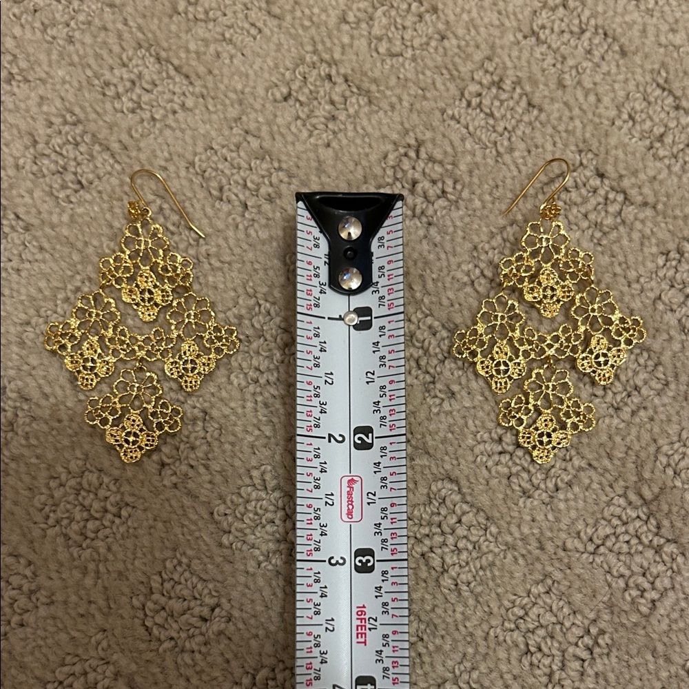 Elegant Gold Filigree Earrings